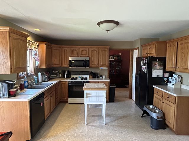2504 BISON Court, Erie, PA 16509