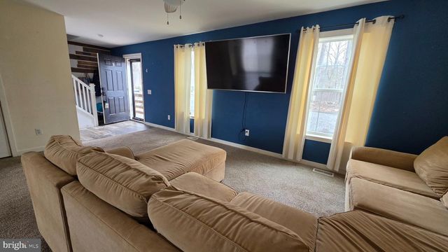 6784 HERBST RD, Red Lion, PA 17356