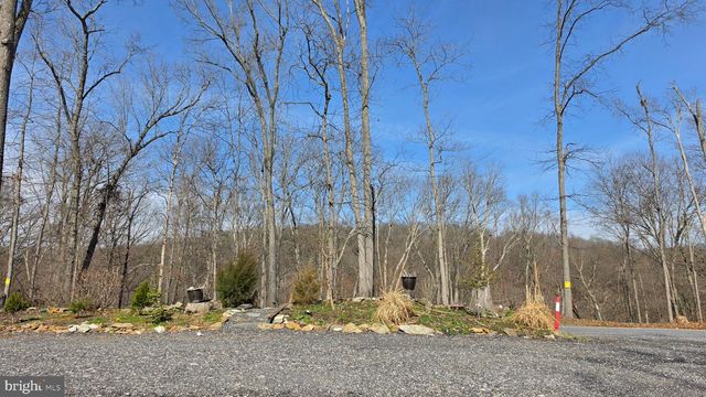 6784 HERBST RD, Red Lion, PA 17356