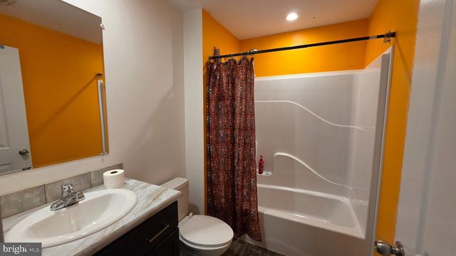 6784 HERBST RD, Red Lion, PA 17356