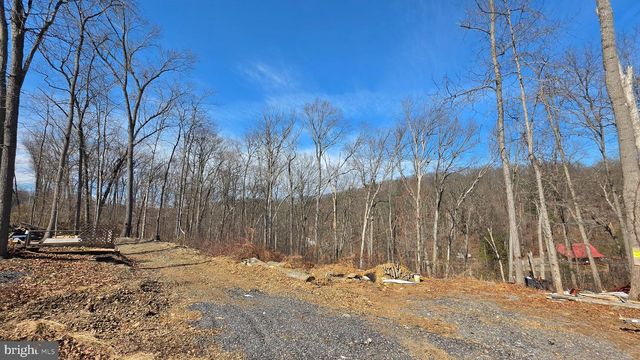 6784 HERBST RD, Red Lion, PA 17356