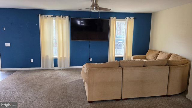 6784 HERBST RD, Red Lion, PA 17356