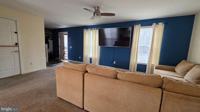 6784 HERBST RD, Red Lion, PA 17356