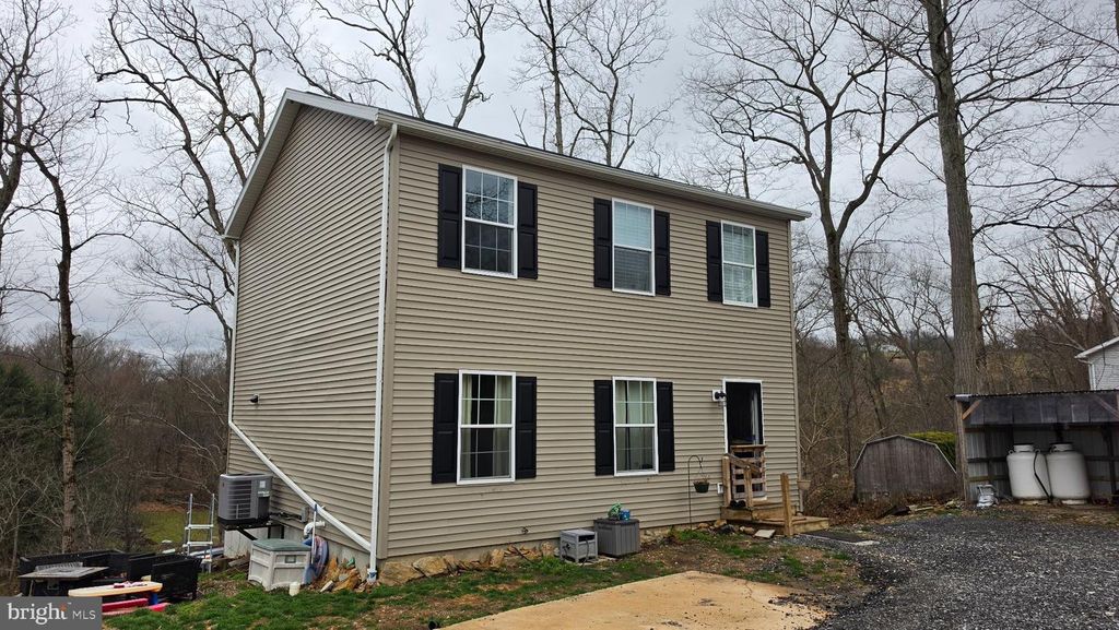 6784 HERBST RD, Red Lion, PA 17356