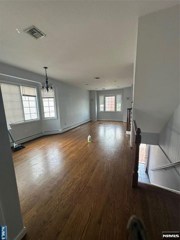 212 Cliff Street 2, Cliffside Park, NJ 07010