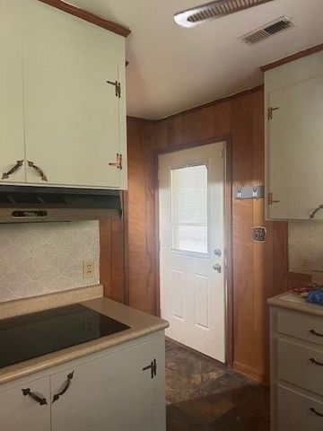 253 Woodland Acres Rd, Paris, TN 38242