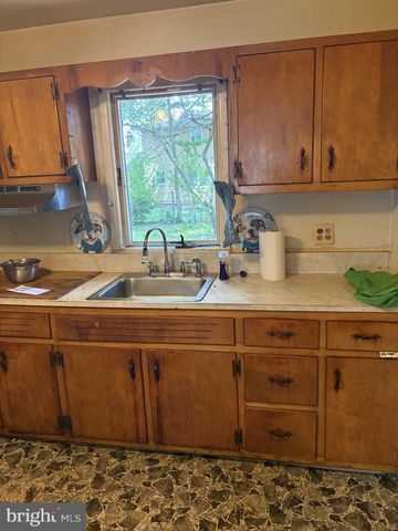 318 LAUREL BLVD, Lanoka Harbor, NJ 08734