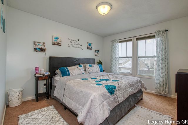 5868 Kiverton Ridge Drive Se, City Of Kentwood, MI 49508