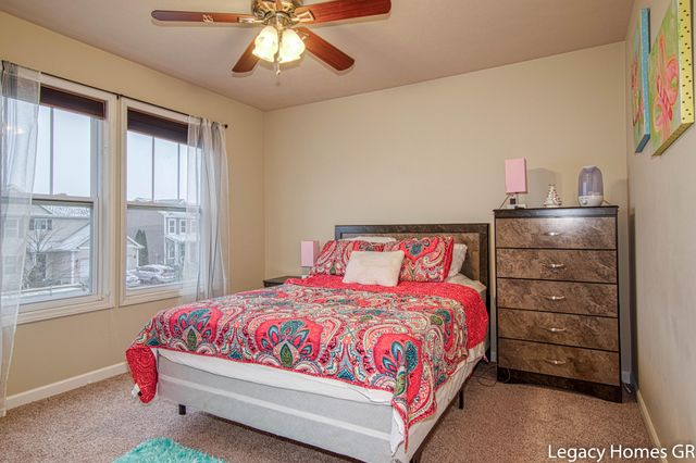 5868 Kiverton Ridge Drive Se, City Of Kentwood, MI 49508