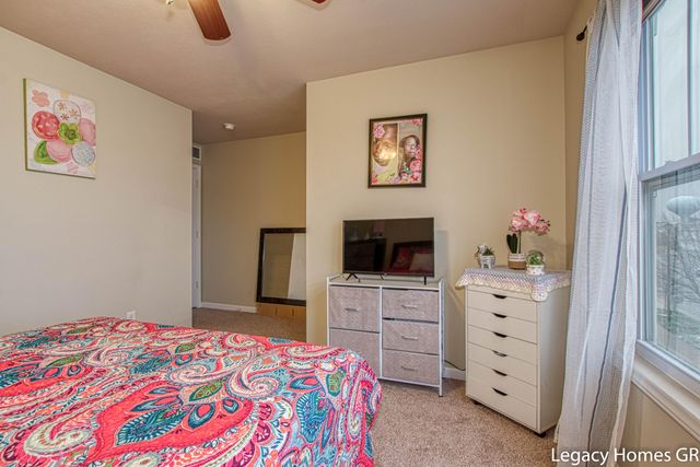 5868 Kiverton Ridge Drive Se, City Of Kentwood, MI 49508