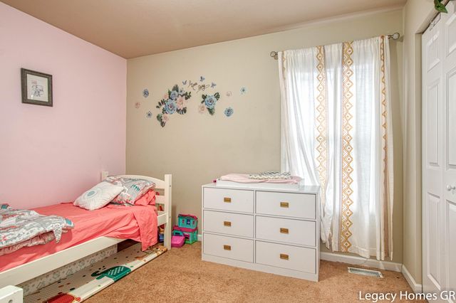 5868 Kiverton Ridge Drive Se, City Of Kentwood, MI 49508