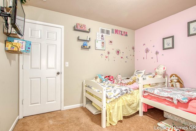 5868 Kiverton Ridge Drive Se, City Of Kentwood, MI 49508