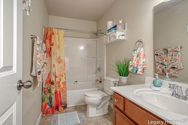 5868 Kiverton Ridge Drive Se, City Of Kentwood, MI 49508