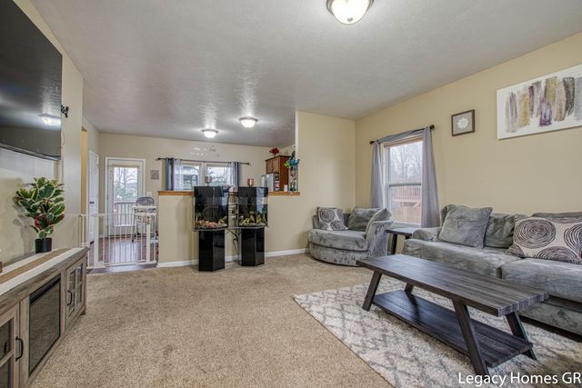 5868 Kiverton Ridge Drive Se, City Of Kentwood, MI 49508