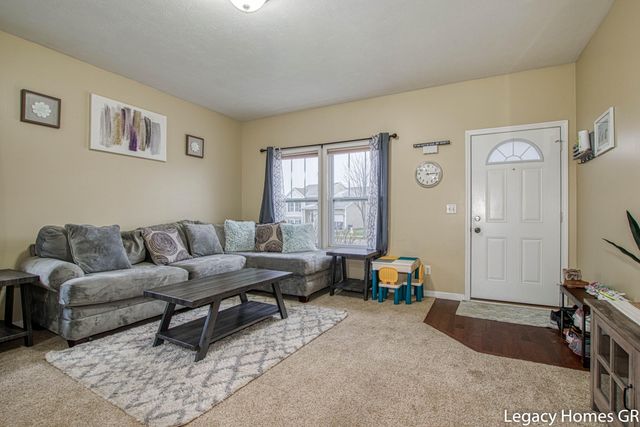 5868 Kiverton Ridge Drive Se, City Of Kentwood, MI 49508