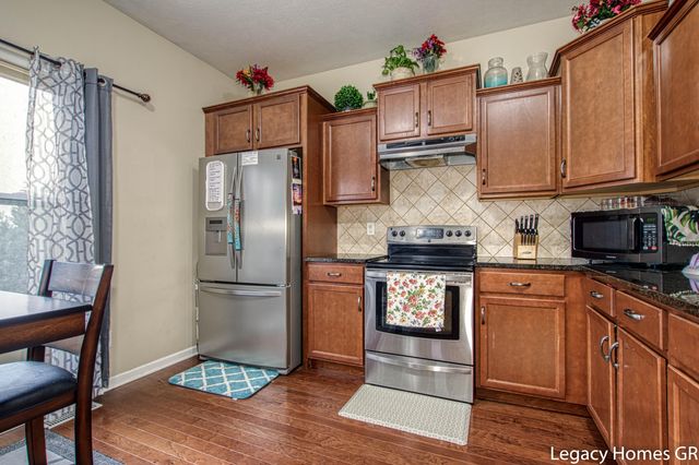 5868 Kiverton Ridge Drive Se, City Of Kentwood, MI 49508