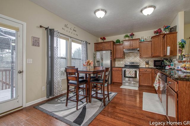 5868 Kiverton Ridge Drive Se, City Of Kentwood, MI 49508