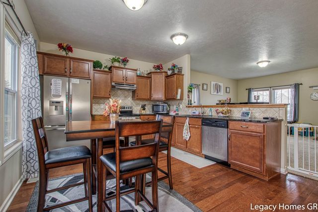 5868 Kiverton Ridge Drive Se, City Of Kentwood, MI 49508