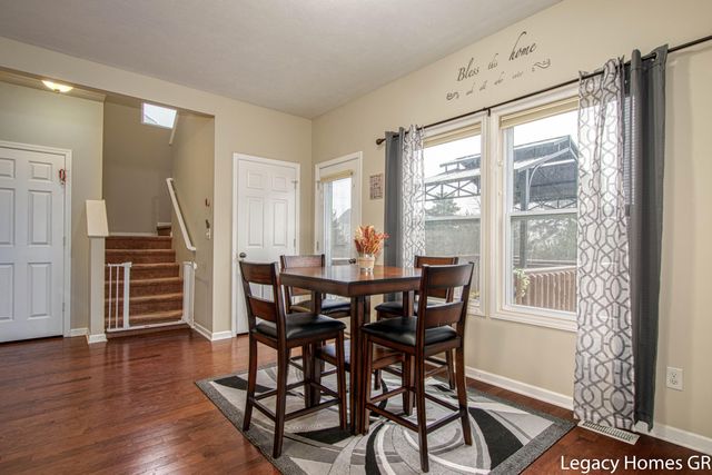 5868 Kiverton Ridge Drive Se, City Of Kentwood, MI 49508