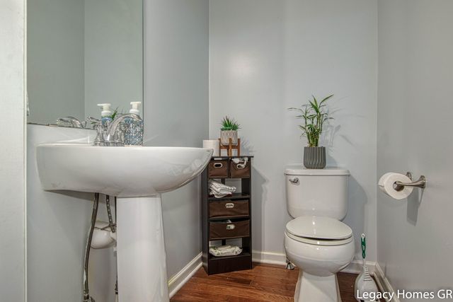 5868 Kiverton Ridge Drive Se, City Of Kentwood, MI 49508