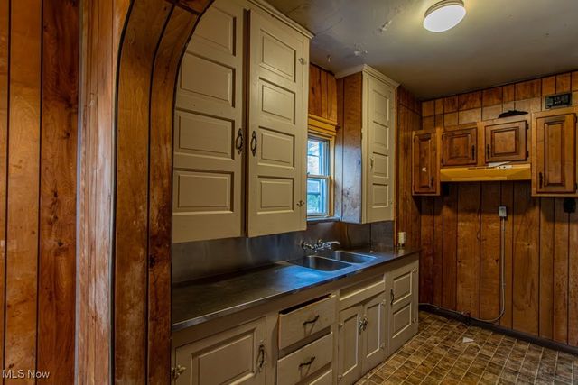 597 W Warren Avenue, Youngstown, OH 44511