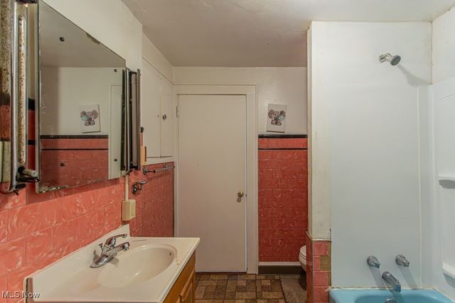 597 W Warren Avenue, Youngstown, OH 44511