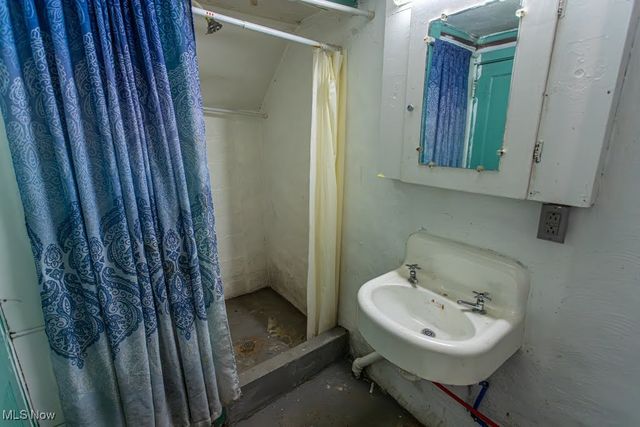 597 W Warren Avenue, Youngstown, OH 44511