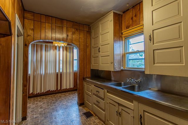 597 W Warren Avenue, Youngstown, OH 44511