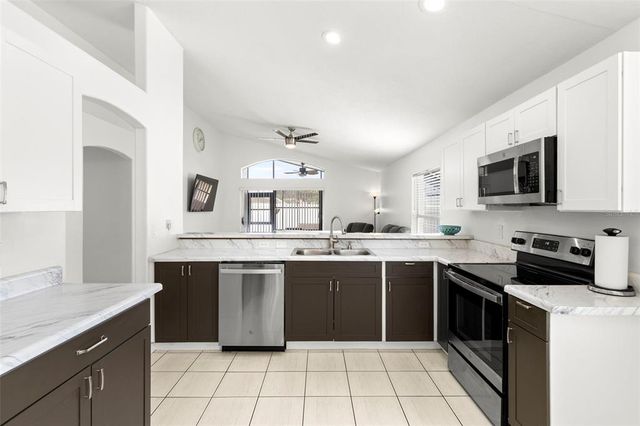 420 SANGRIA DRIVE, Valrico, FL 33594