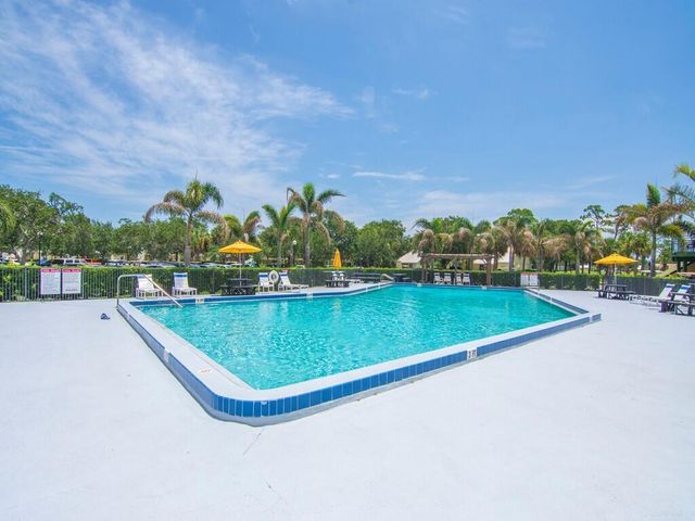 4210 Gator Trace Avenue B, Fort Pierce, FL 34982