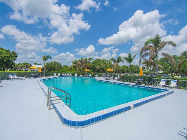 4210 Gator Trace Avenue B, Fort Pierce, FL 34982