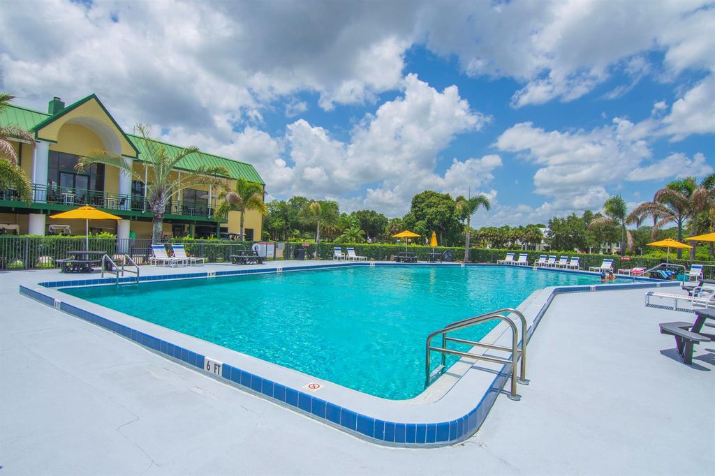 4210 Gator Trace Avenue B, Fort Pierce, FL 34982