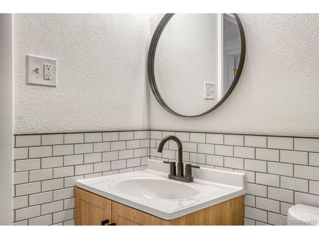 1182 N Clermont St 101, Denver, CO 80220