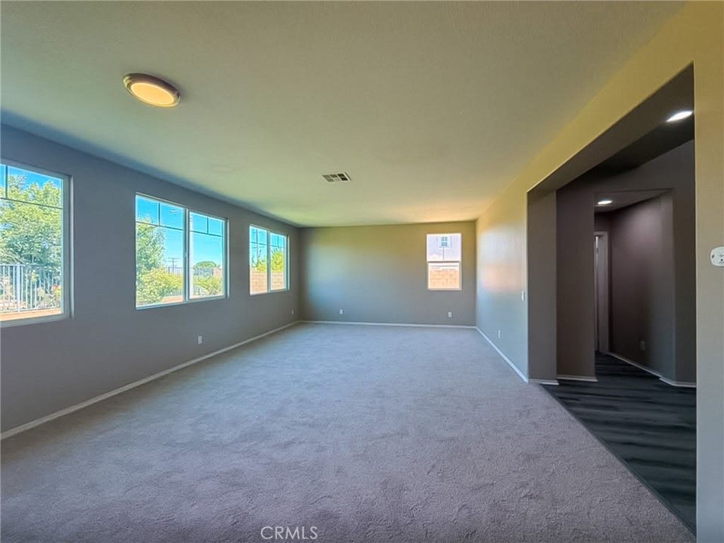 Image 12 of property listing at 6727 Miramar Lane, Palmdale, CA 93551