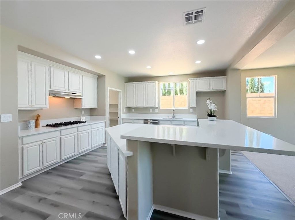 Image 3 of property listing at 6727 Miramar Lane, Palmdale, CA 93551