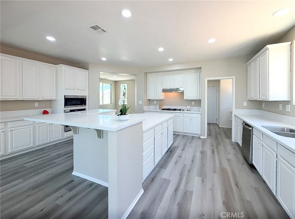 Image 4 of property listing at 6727 Miramar Lane, Palmdale, CA 93551