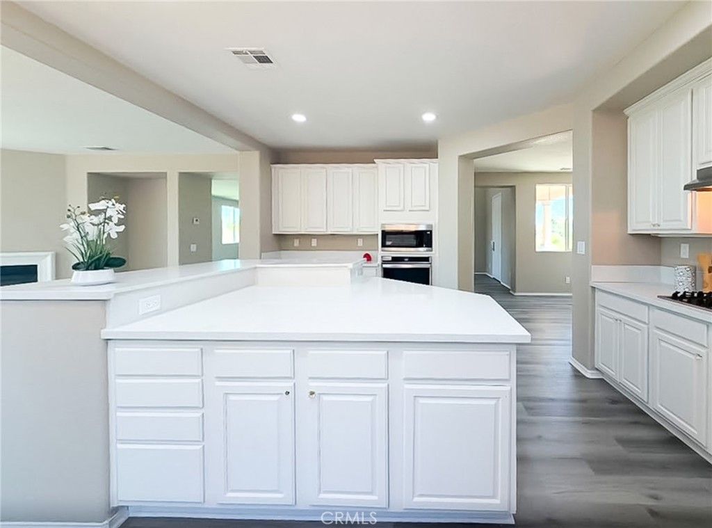 Image 5 of property listing at 6727 Miramar Lane, Palmdale, CA 93551