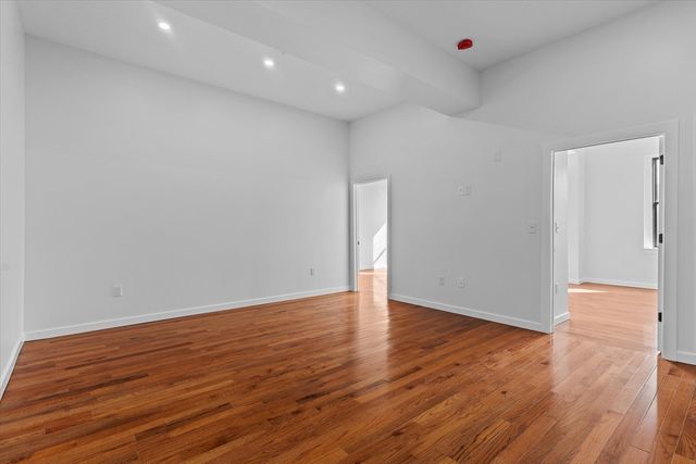 280 Essex Street 302, Lawrence, MA 01840