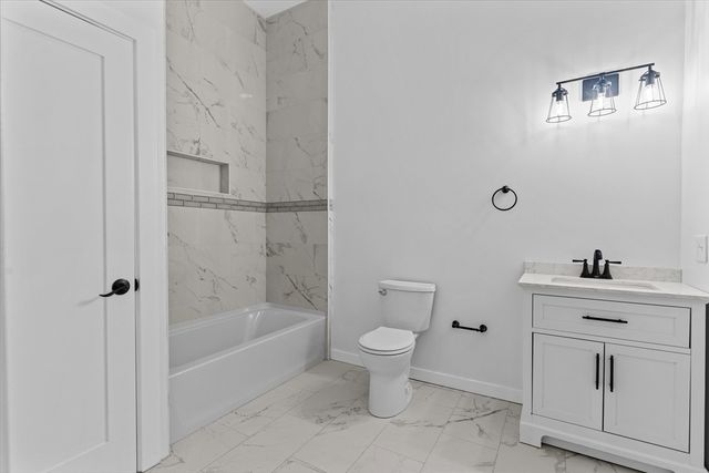 280 Essex Street 302, Lawrence, MA 01840