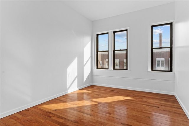 280 Essex Street 302, Lawrence, MA 01840