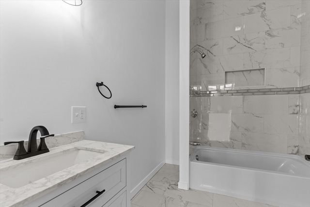 280 Essex Street 302, Lawrence, MA 01840