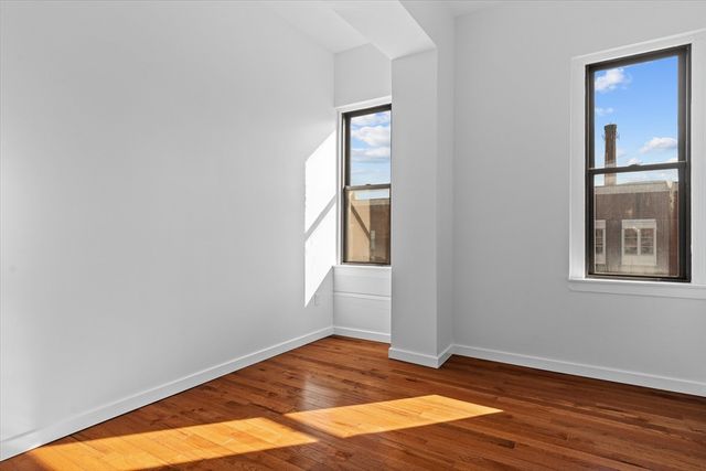 280 Essex Street 302, Lawrence, MA 01840