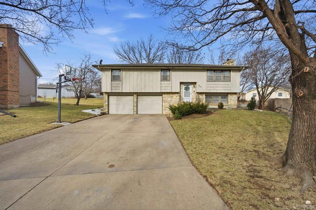 2121 Fox Meadows, Manhattan, KS 66503