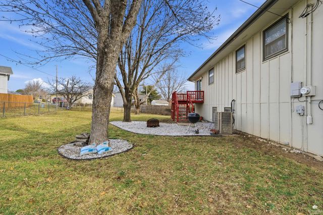 2121 Fox Meadows, Manhattan, KS 66503
