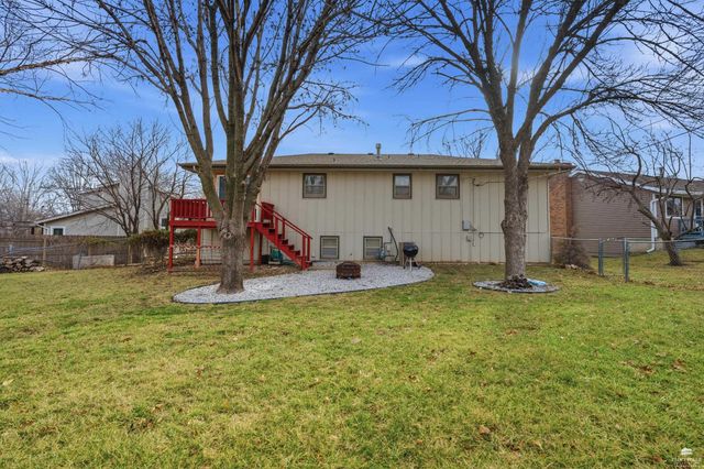 2121 Fox Meadows, Manhattan, KS 66503