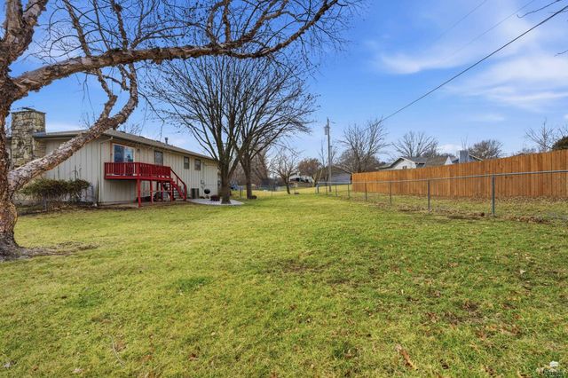 2121 Fox Meadows, Manhattan, KS 66503