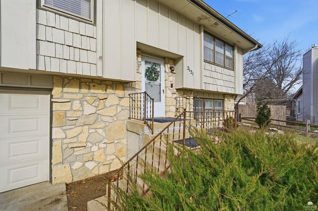 2121 Fox Meadows, Manhattan, KS 66503