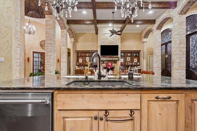 10020 Hidden Bluff, Waco, TX 76657