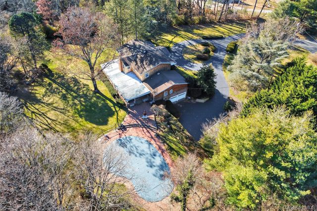 300 Circle Road, Muttontown, NY 11791