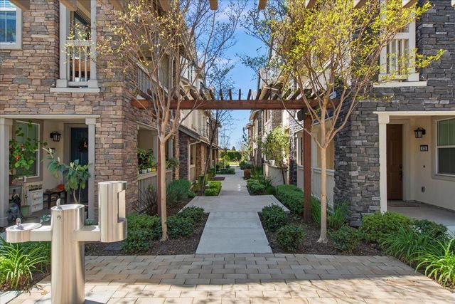 437 Hollow Falls Common, Fremont, CA 94539